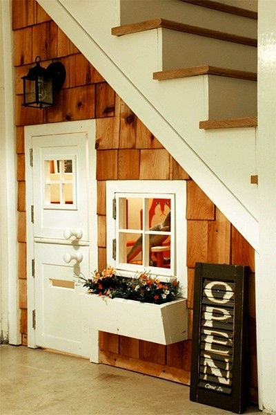 understairs-playhouse