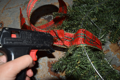 hanging-ribbon-glue