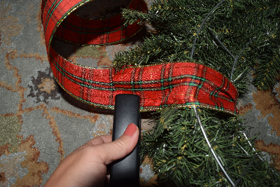 hanging-ribbon-staple