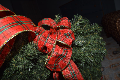 ribbon-attach-to-wreath